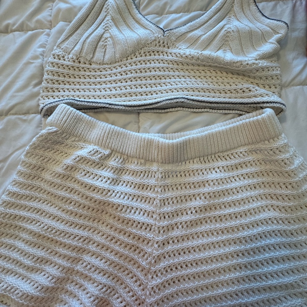 Woven set